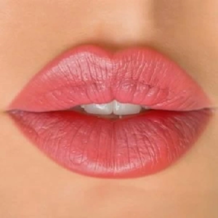 لب چاکدار طبیعی